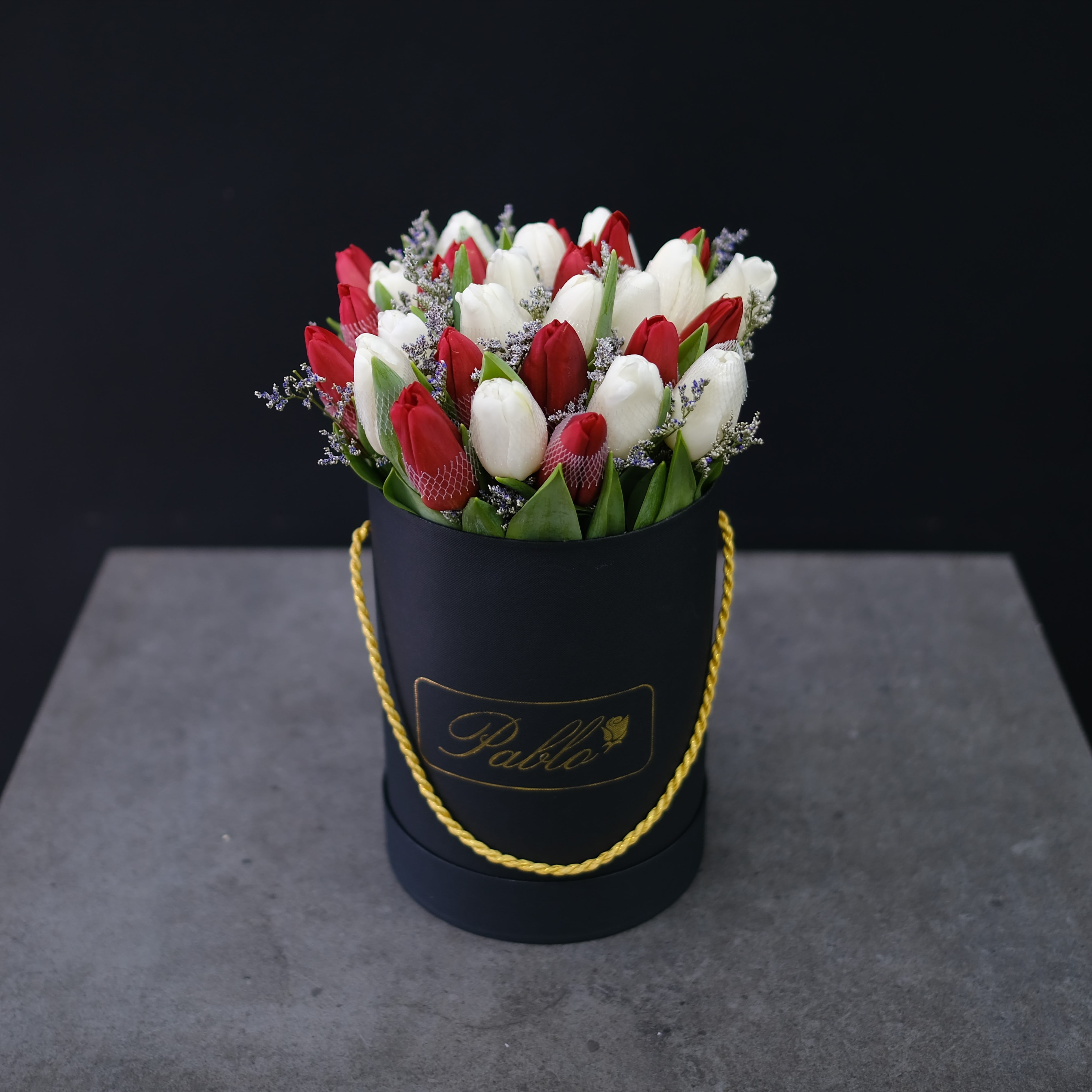 6500 TRUE LOVE 30 15red15white tulips on black-min.jpg